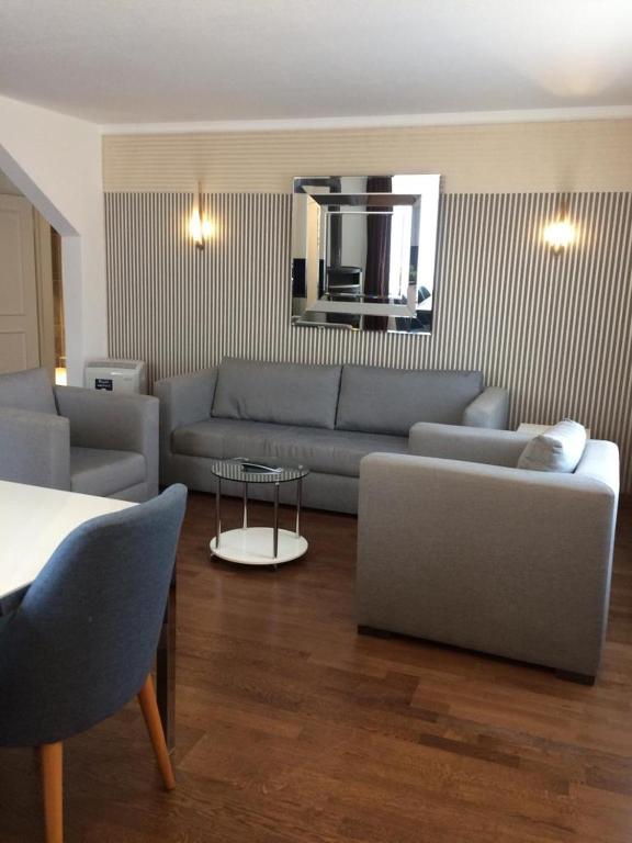 Junior Suite Apartment by Livingdowntown room 5